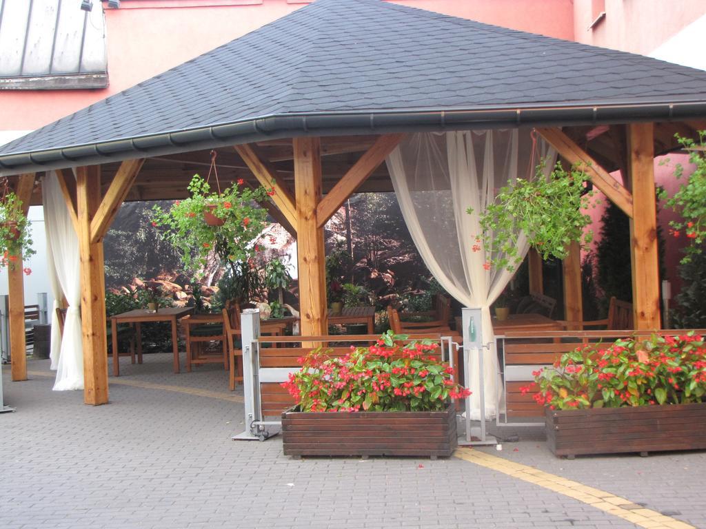 Hotel Aviator Pabianice Esterno foto