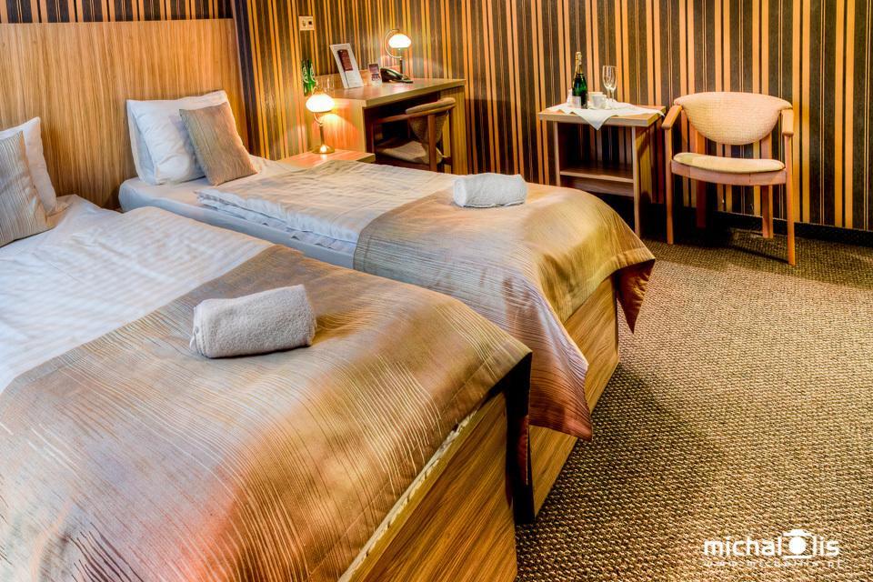 Hotel Aviator Pabianice Esterno foto