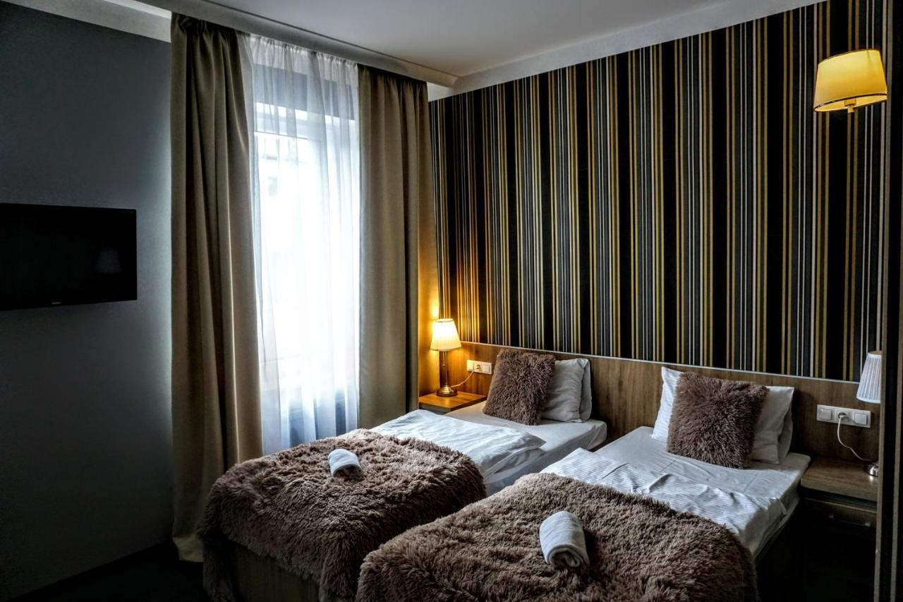Hotel Aviator Pabianice Esterno foto