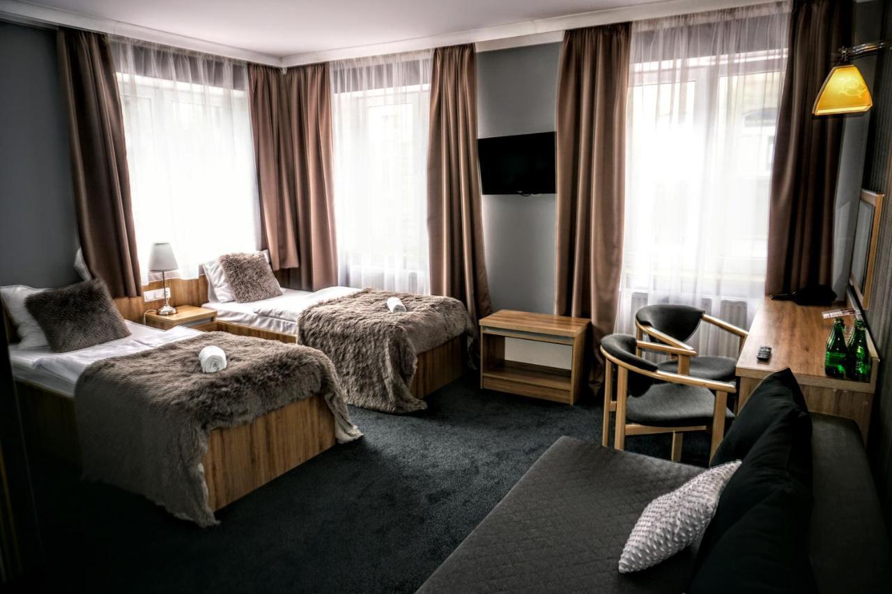 Hotel Aviator Pabianice Esterno foto