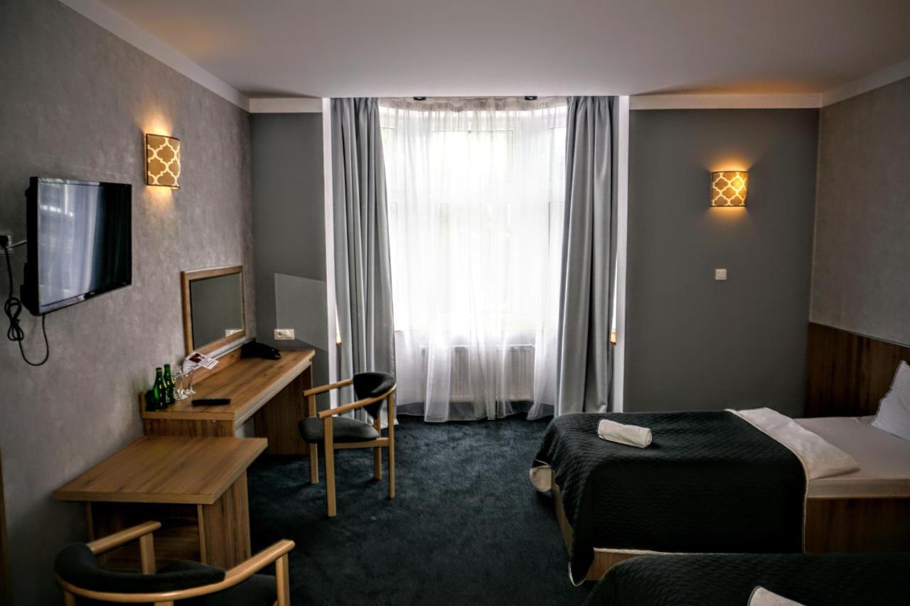 Hotel Aviator Pabianice Esterno foto