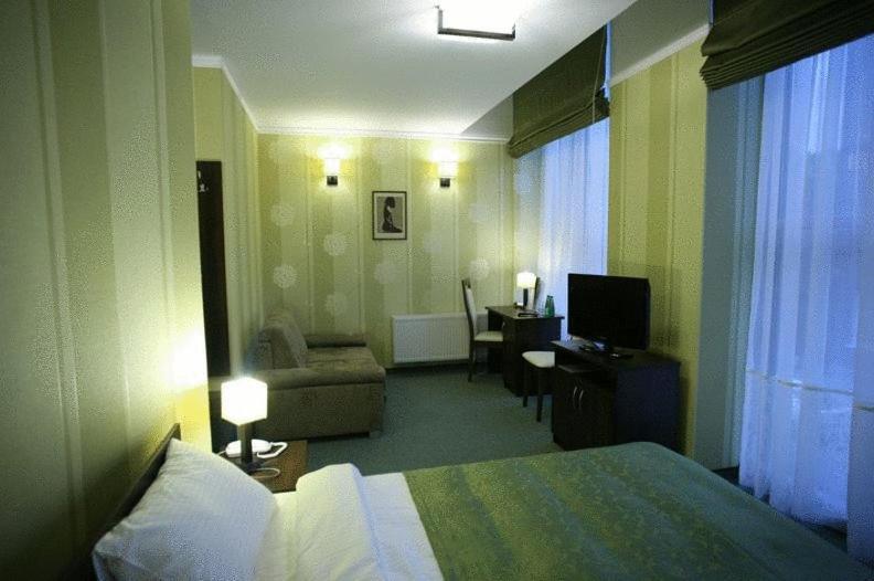 Hotel Aviator Pabianice Esterno foto