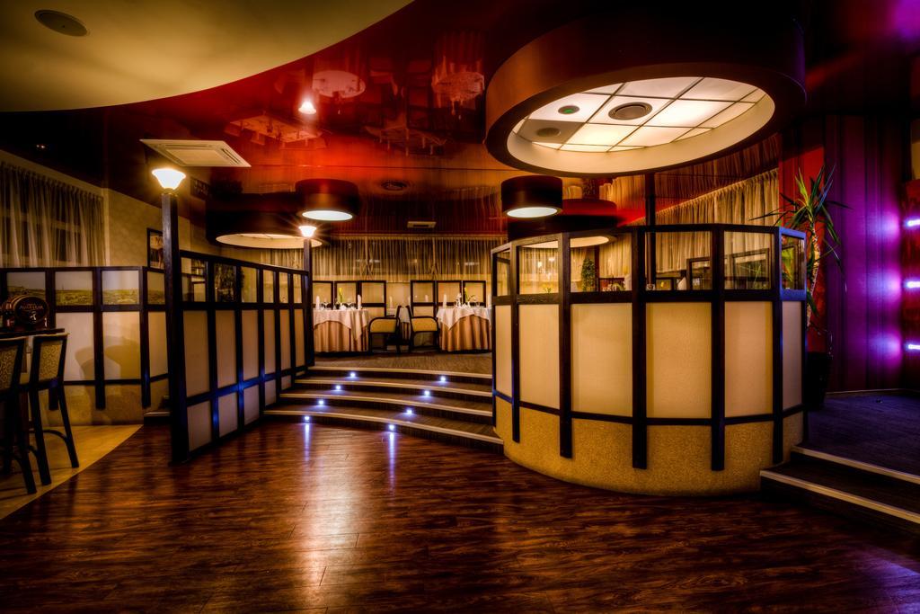 Hotel Aviator Pabianice Esterno foto