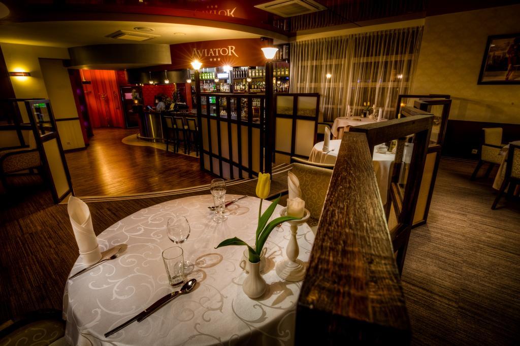 Hotel Aviator Pabianice Esterno foto
