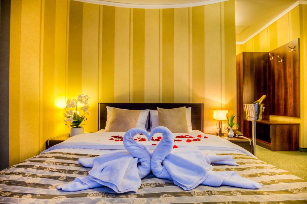 Hotel Aviator Pabianice Esterno foto