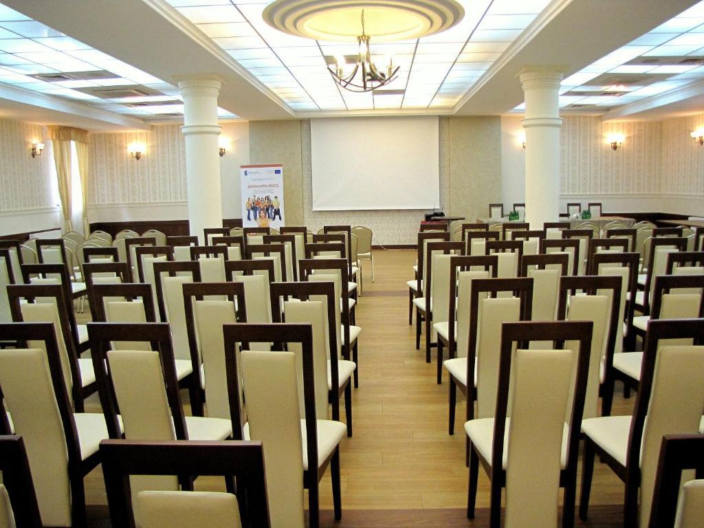 Hotel Aviator Pabianice Esterno foto