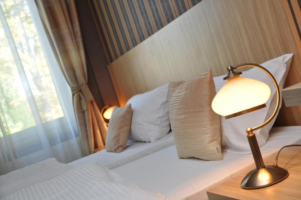 Hotel Aviator Pabianice Esterno foto